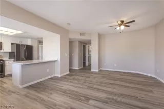 Photo #6: 2476054 Listing