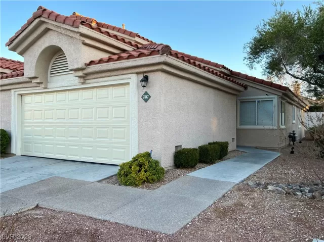 MLS: 2476062 Condo For Sale