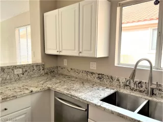 Photo #3: 2476062 Listing 