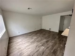 Photo #3: 2476109 Listing 