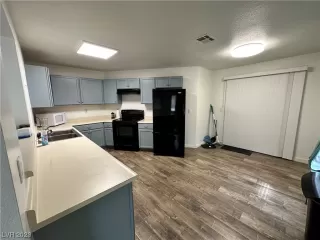 Photo #5: 2476109 Listing 