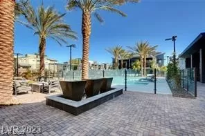 Photo #3: 2476110 Listing