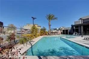 Photo #4: 2476110 Listing