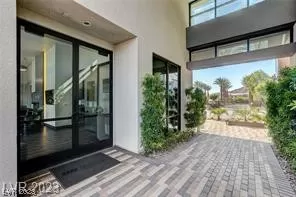 Photo #6: 2476110 Listing