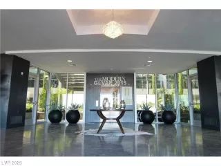 Photo #4: 2476134 Listing