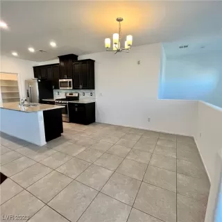 Photo #6: 2476163 Listing