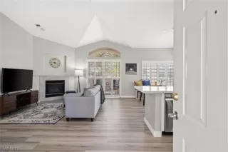 Photo #3: 2476221 Listing