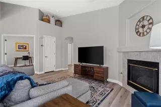 Photo #4: 2476221 Listing