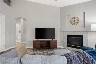 Photo #6: 2476221 Listing