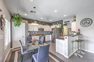 Photo #3: 2476264 Listing 