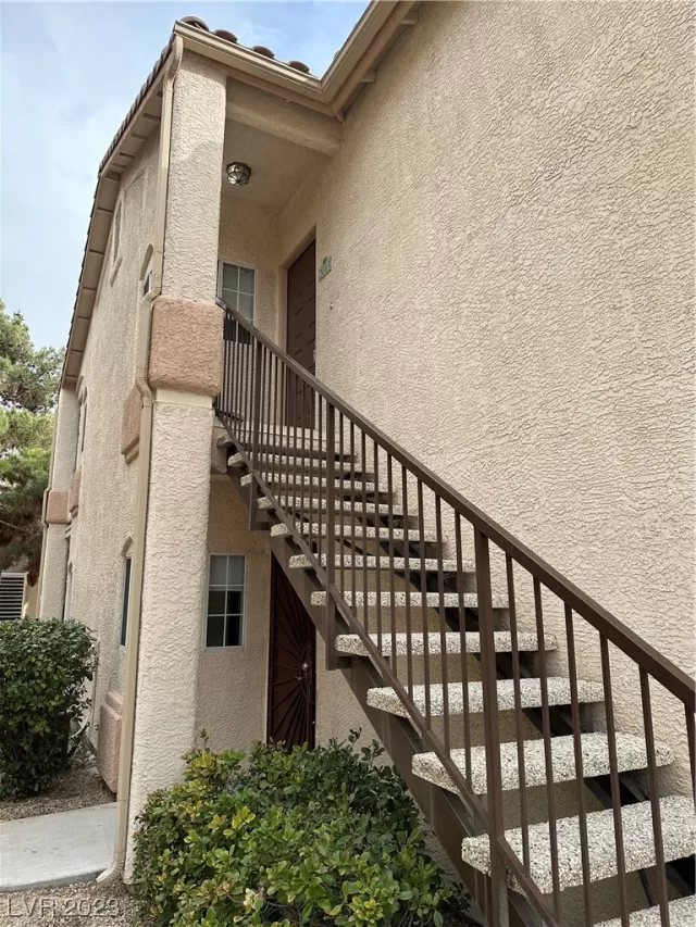 MLS: 2476274 Condo For Sale