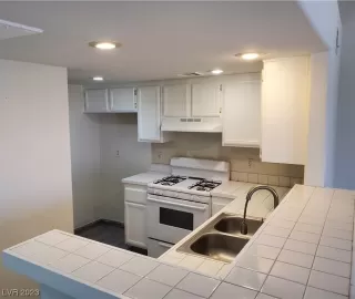 Photo #2: 2476316 Listing 