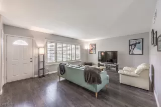 Photo #4: 2476328 Listing