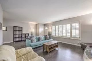 Photo #5: 2476328 Listing