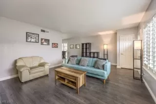 Photo #6: 2476328 Listing