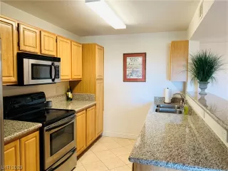 Photo #3: 2476337 Listing 