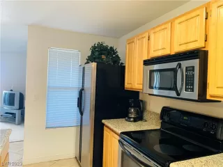 Photo #5: 2476337 Listing 