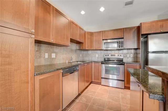 MLS: 2476346 Condo For Sale