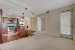 Photo #4: 2476346 Listing