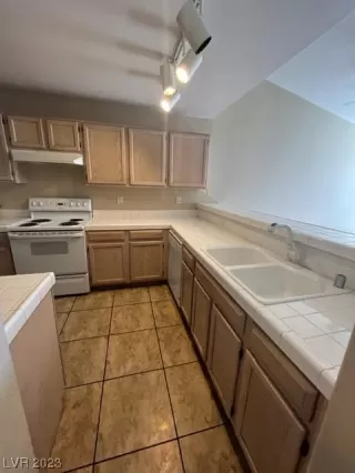 Photo #4: 2476367 Listing 