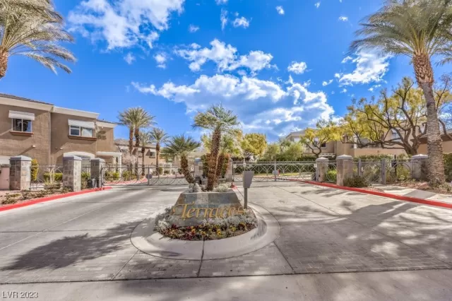 MLS: 2476398 Condo For Sale