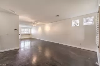 Photo #5: 2476398 Listing