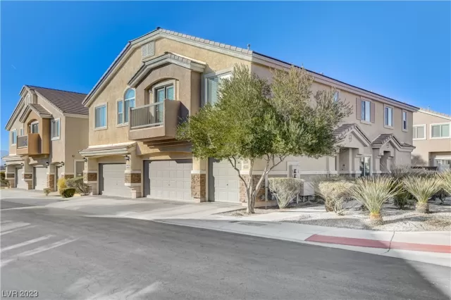 MLS: 2476401 Condo For Sale