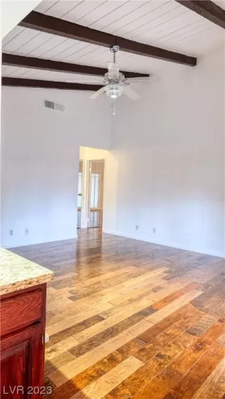 Photo #3: 2476405 Listing