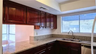 Photo #4: 2476405 Listing