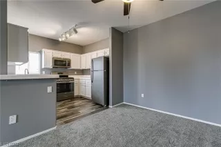 Photo #4: 2476412 Listing