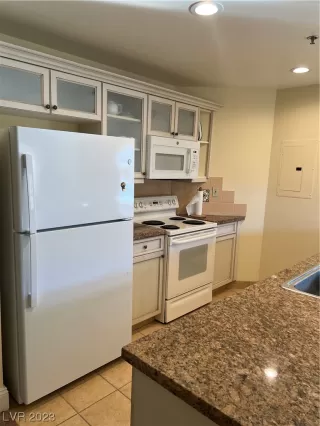 Photo #4: 2476420 Listing 