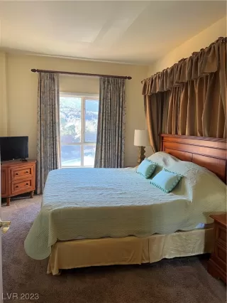 Photo #5: 2476420 Listing 