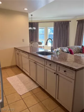 Photo #6: 2476420 Listing 