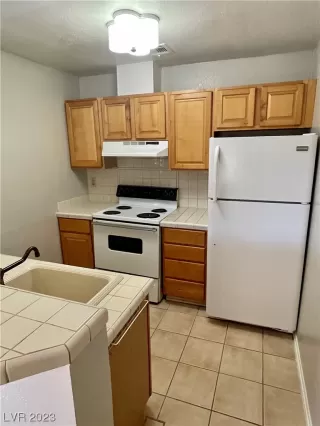 Photo #3: 2476428 Listing 