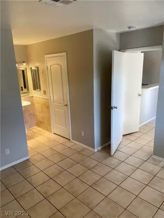 Photo #4: 2476428 Listing 