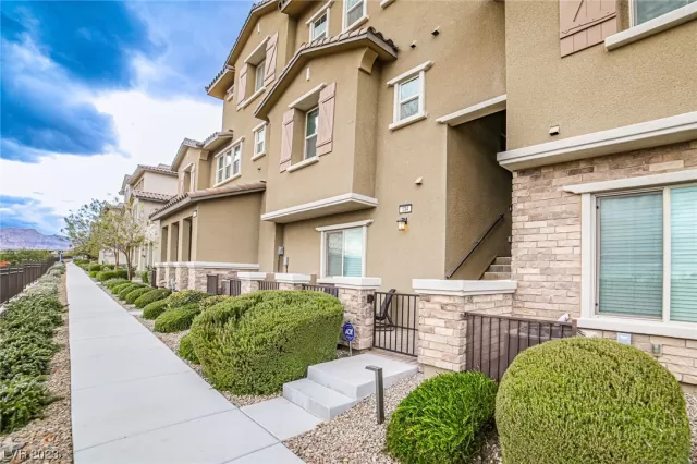 MLS: 2476431 Condo For Sale