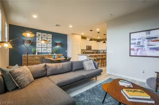 Photo #3: 2476431 Listing 