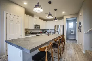 Photo #6: 2476431 Listing 