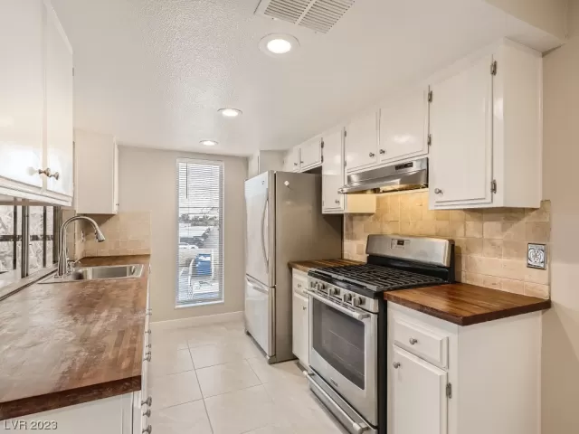 MLS: 2476507 Condo For Sale