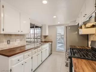 Photo #6: 2476507 Listing 