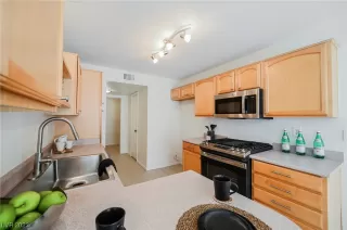 Photo #2: 2476522 Listing