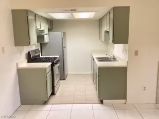 Photo #3: 2476526 Listing 