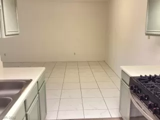 Photo #5: 2476526 Listing 