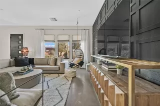 Photo #3: 2476527 Listing