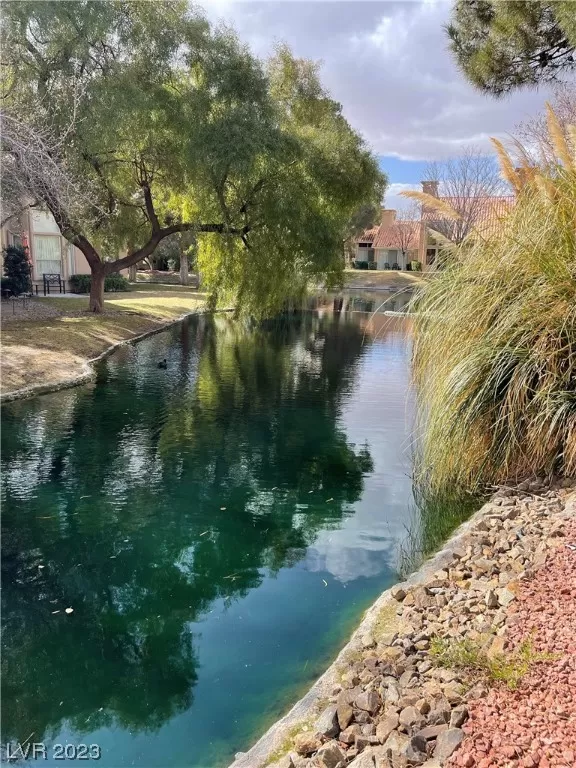 MLS: 2476532 Condo For Sale