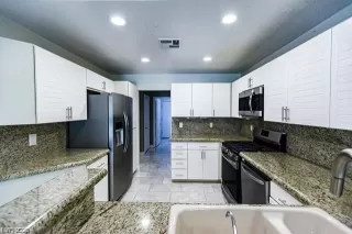 Photo #6: 2476532 Listing