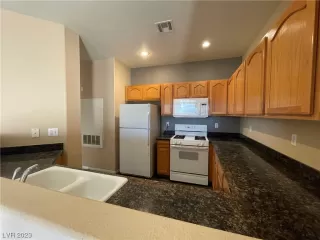 Photo #2: 2476550 Listing 