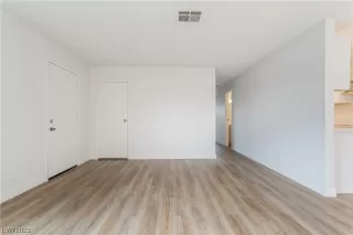 Photo #3: 2476579 Listing