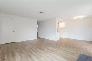 Photo #4: 2476579 Listing