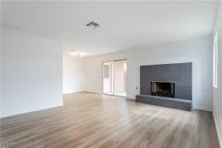 Photo #5: 2476579 Listing